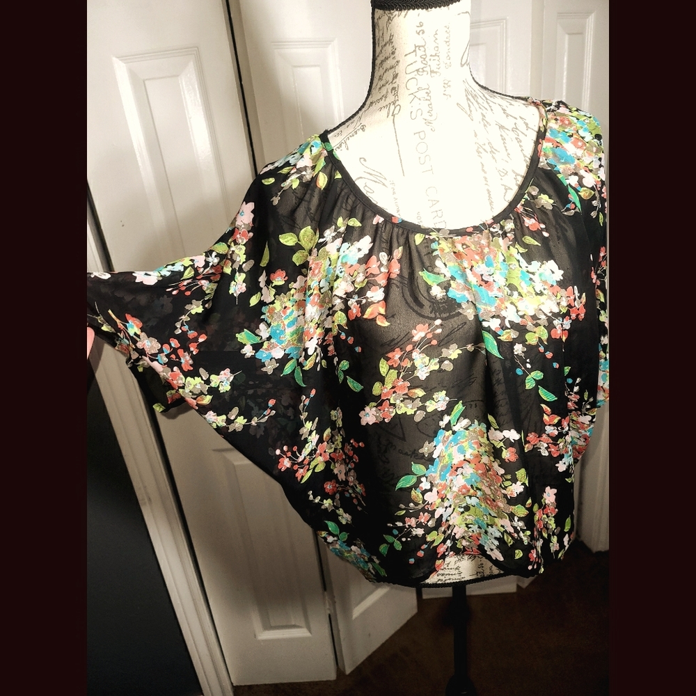 Ezra blouse size unknown, measurements shown